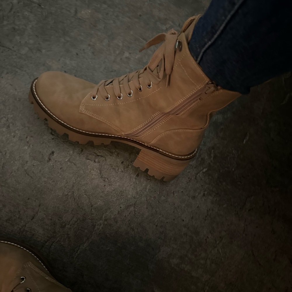 NEW IN BOX Dolce Vita Madey Tan Lace Up Combat Moto Boho Boots!  Sz 8.5 - Picture 6 of 6